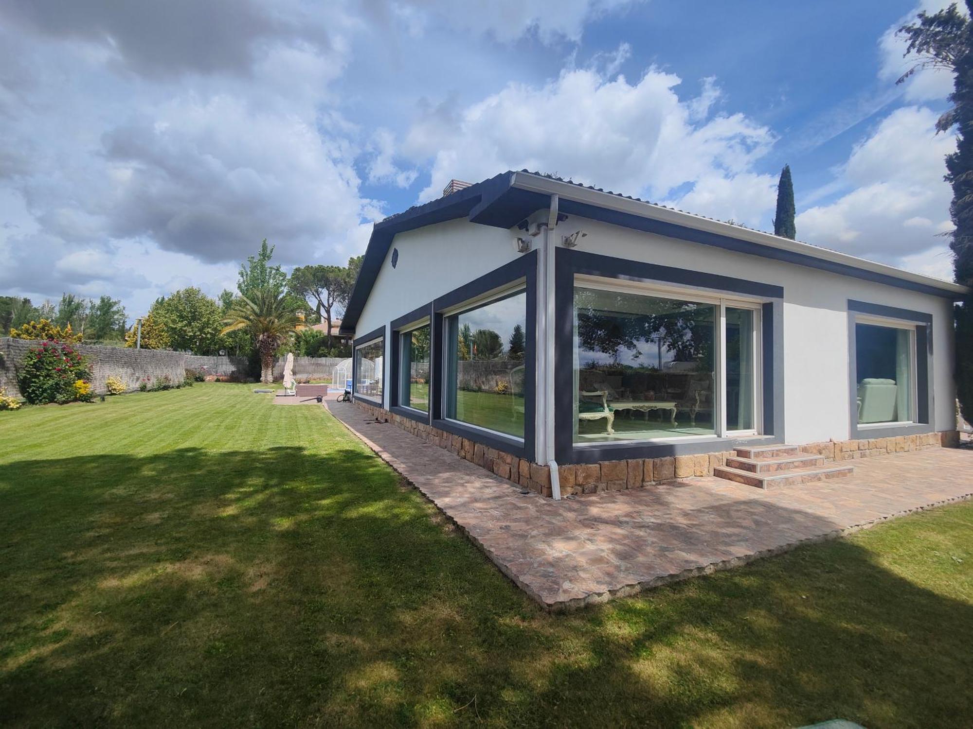Chalet Con Piscina Y Jacuzzi En Madrid Alquila Habitaciones Algete Bagian luar foto