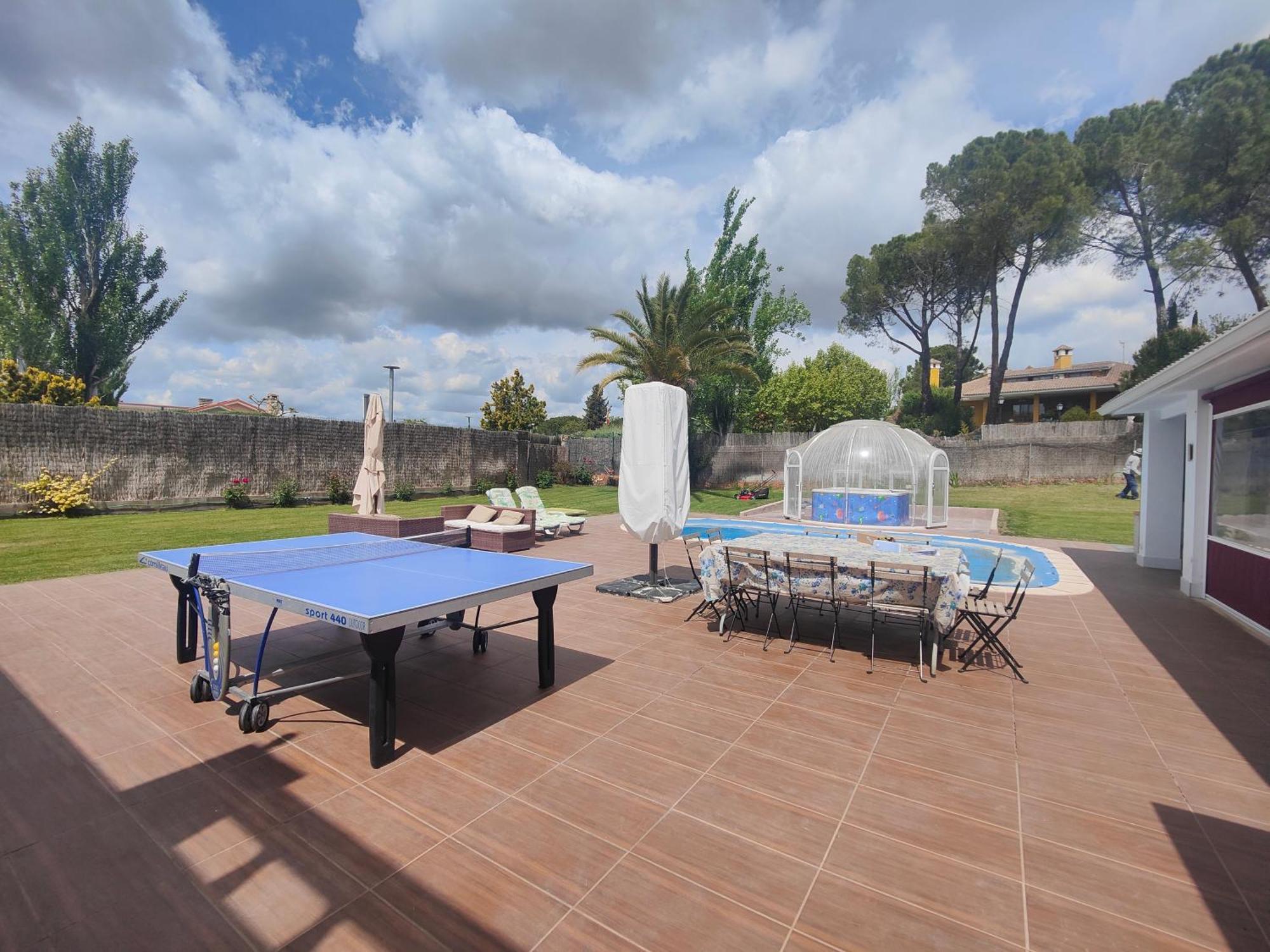 Chalet Con Piscina Y Jacuzzi En Madrid Alquila Habitaciones Algete Bagian luar foto